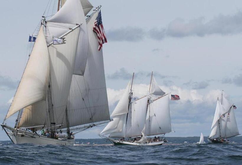 Ocean House Hotel At Bass Rocks