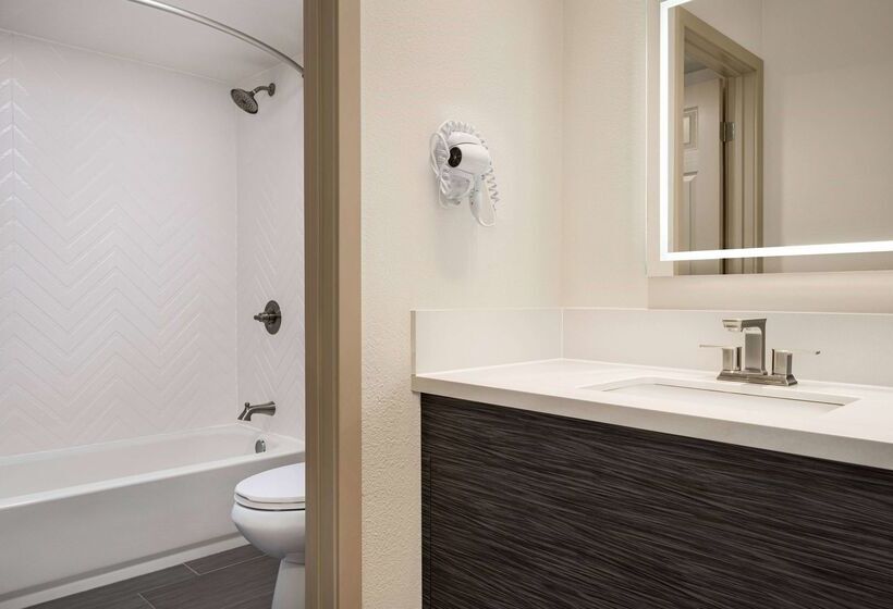 فندق Ramada By Wyndham Anaheim Convention Center