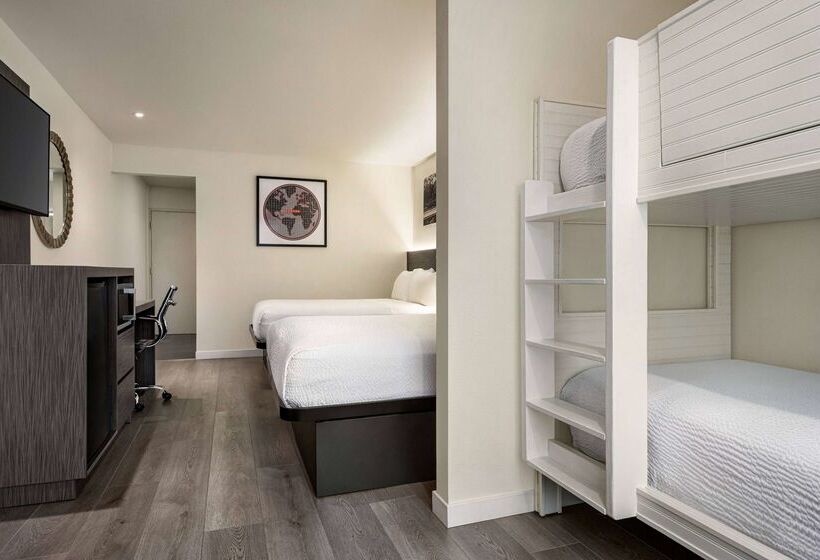 فندق Ramada By Wyndham Anaheim Convention Center