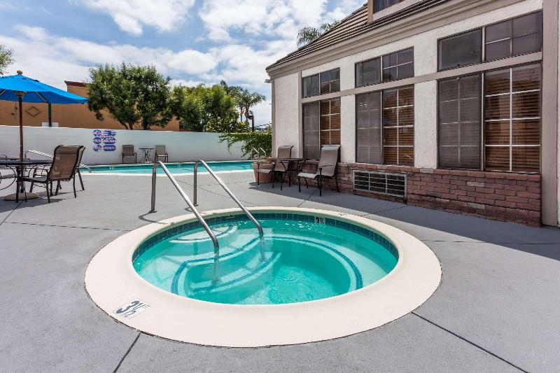 فندق Ramada By Wyndham Anaheim Convention Center