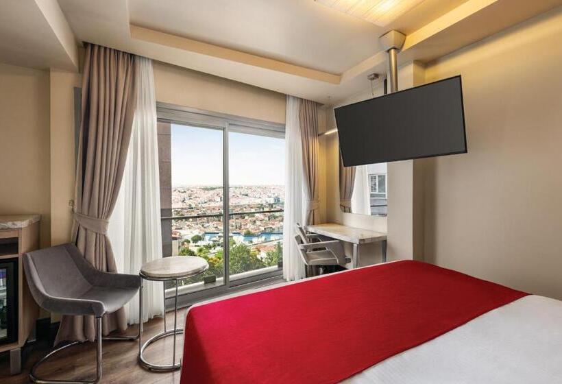 هتل Ramada By Wyndham Istanbul Pera