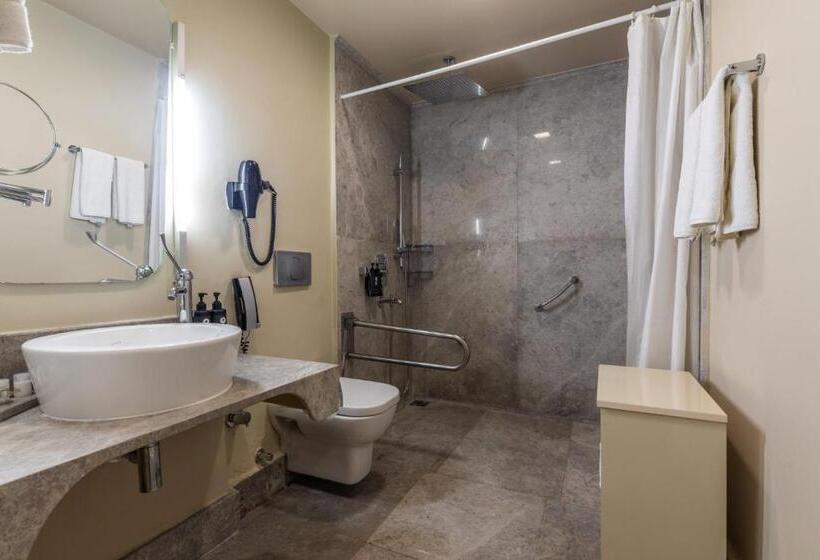 هتل Ramada By Wyndham Istanbul Pera