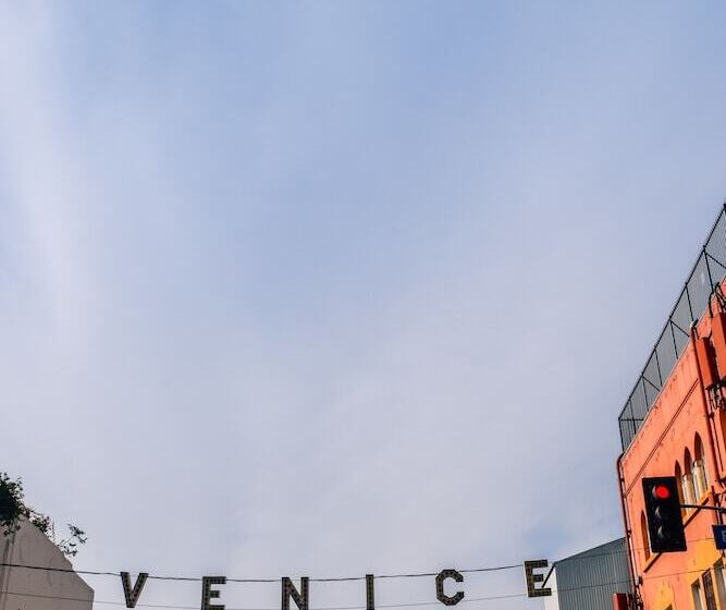 فندق Renaissance Los Angeles Airport