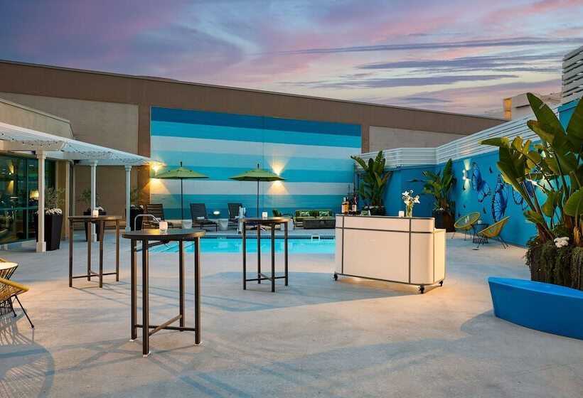 فندق Renaissance Los Angeles Airport