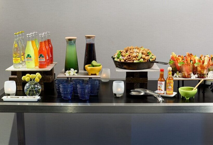 فندق Renaissance Los Angeles Airport