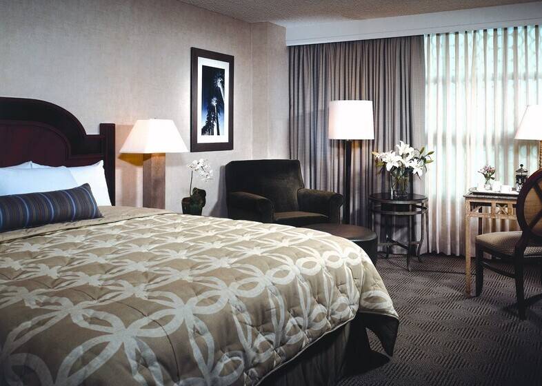 فندق Renaissance Los Angeles Airport