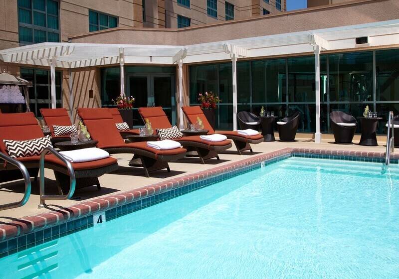 فندق Renaissance Los Angeles Airport