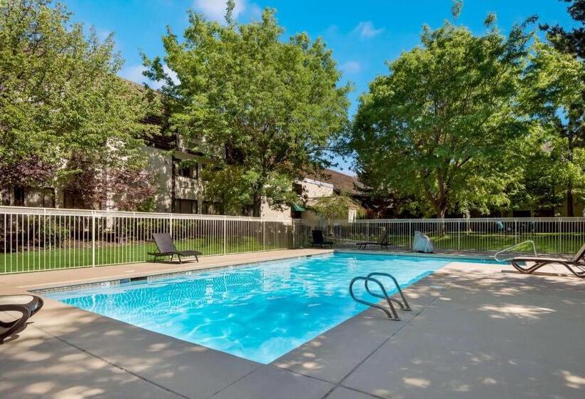 Surestay Plus Hotel By Best Western Reno Airport