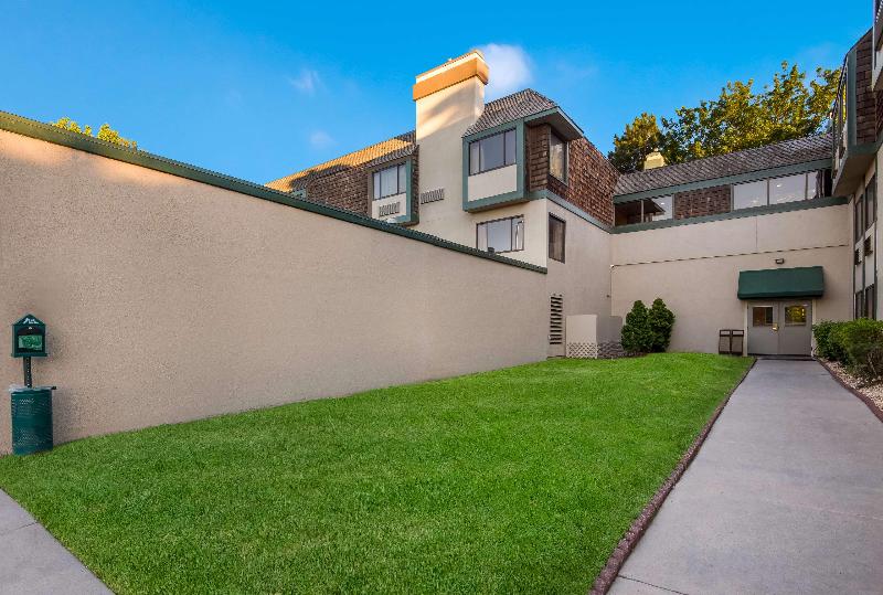 Surestay Plus Hotel By Best Western Reno Airport