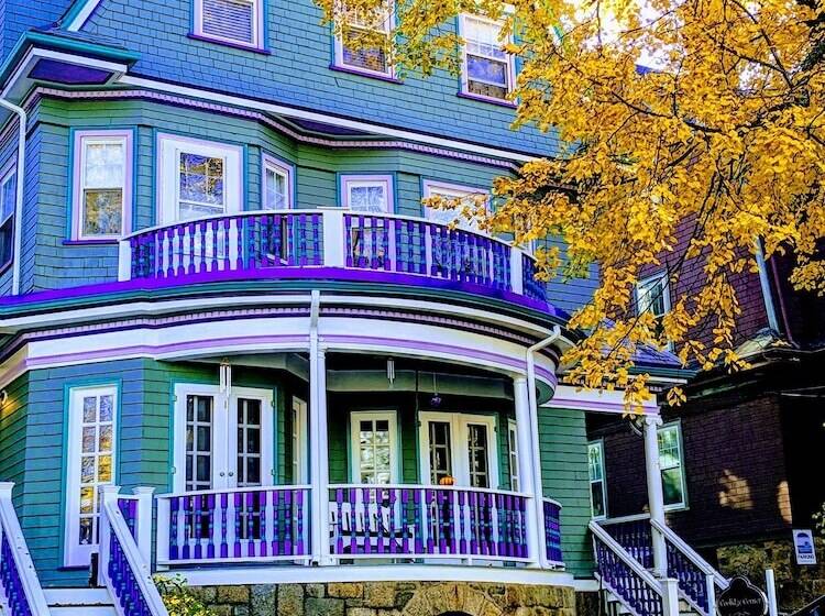 בית מלון כפרי The Coolidge Corner Guest House: A Brookline Bed And Breakfast