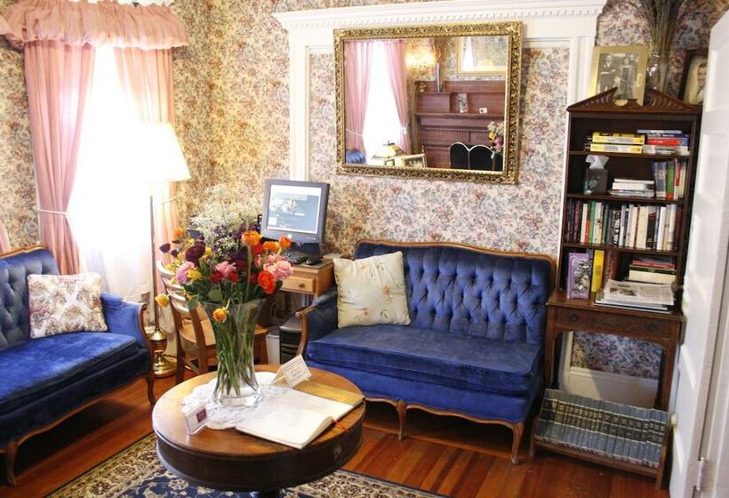 فندق The Coolidge Corner Guest House: A Brookline Bed And Breakfast