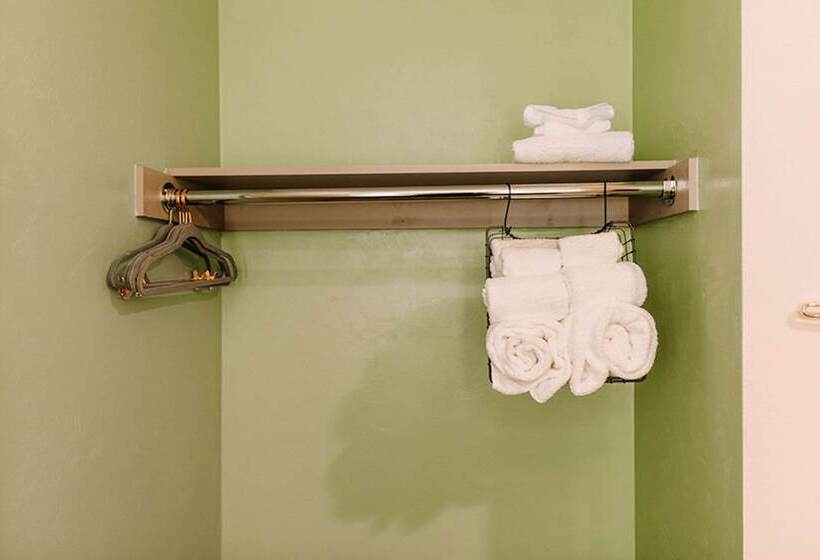 Maverick Hotel Eugene Near University, Ascend Hotel Collection