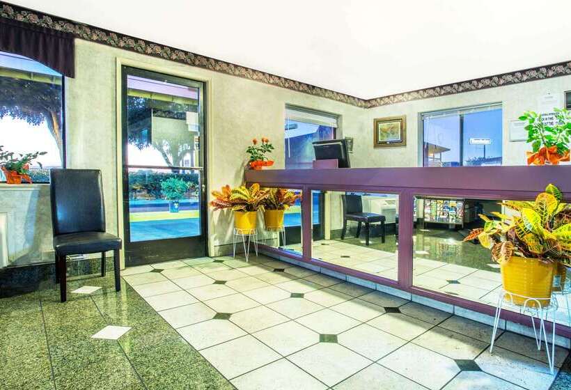 فندق Travelodge By Wyndham Turlock