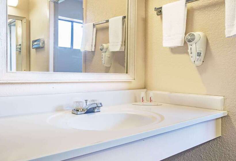 فندق Travelodge By Wyndham Turlock