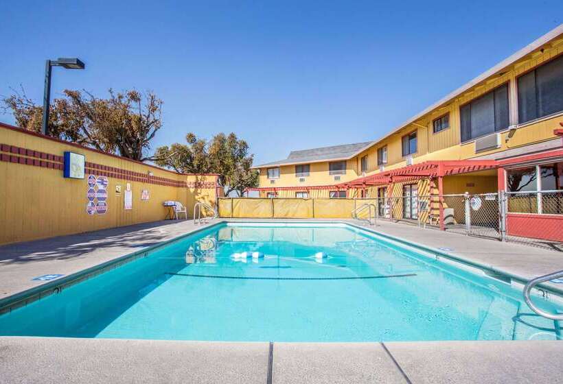 فندق Travelodge By Wyndham Turlock