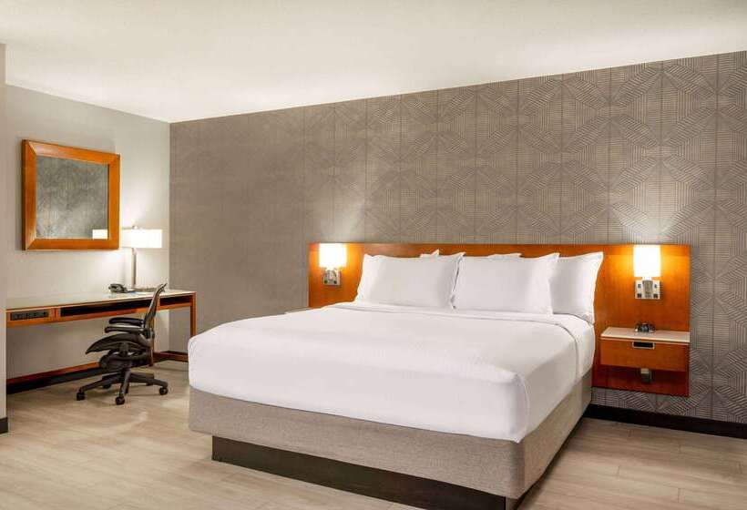 هتل Wyndham Indianapolis Airport