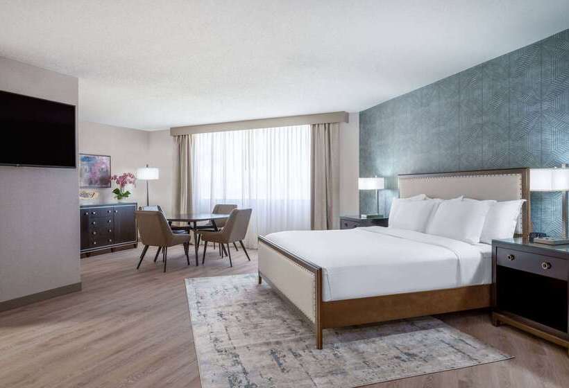 هتل Wyndham Indianapolis Airport