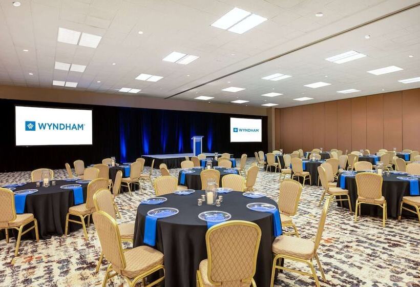 هتل Wyndham Indianapolis Airport