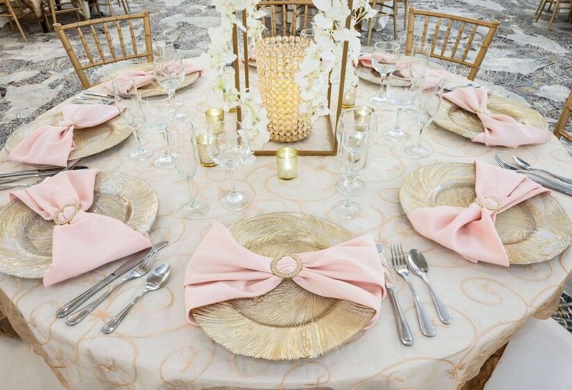 هتل Wyndham Indianapolis Airport