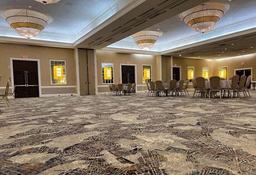 هتل Wyndham Indianapolis Airport