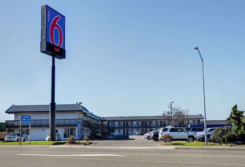 Motel 6eureka, Ca Redwood Coast