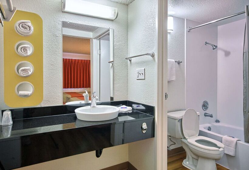 Motel 6fresno, Ca  Blackstone South