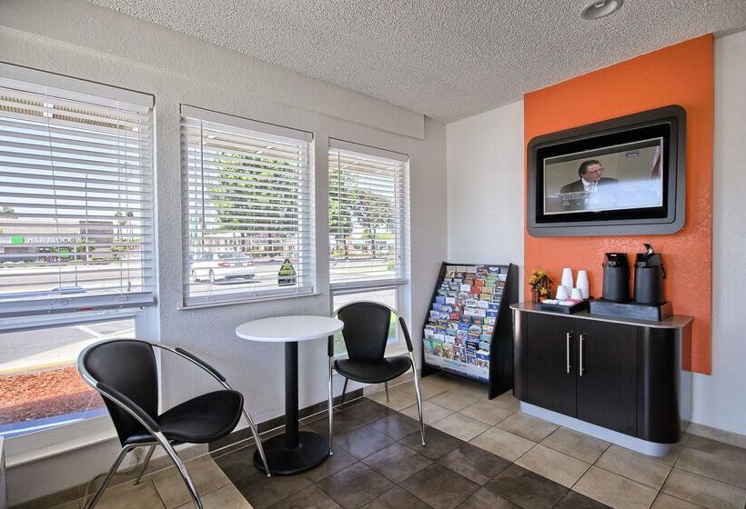 Motel 6fresno, Ca  Blackstone South