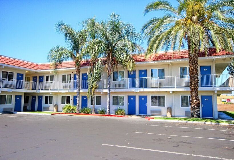 Motel 6fresno, Ca  Blackstone South