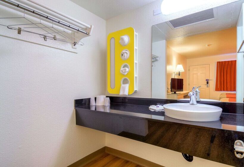 Motel 6pomona, Ca  Los Angeles