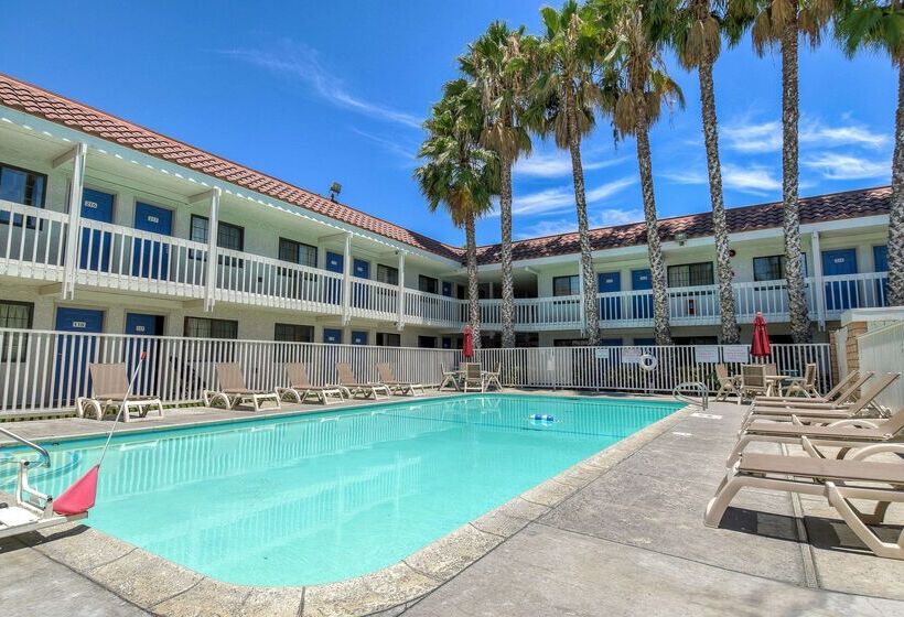 Motel 6pomona, Ca  Los Angeles