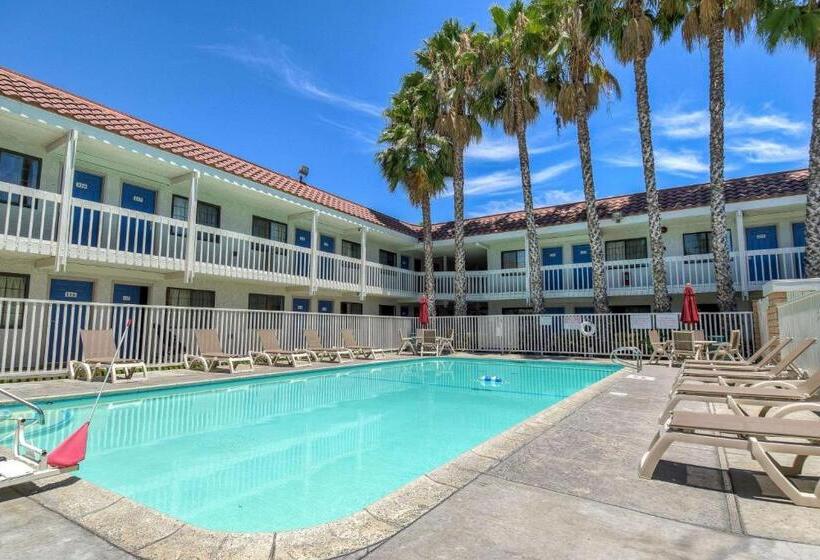 Motel 6pomona, Ca  Los Angeles