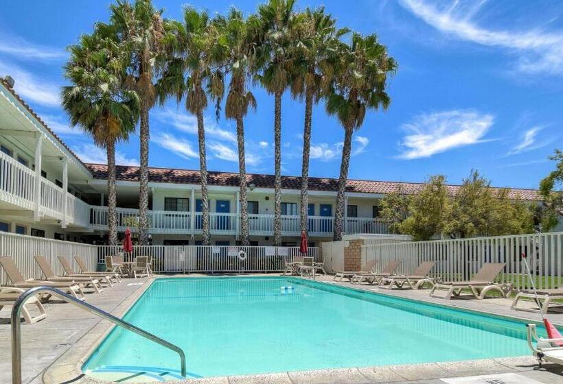Motel 6pomona, Ca  Los Angeles
