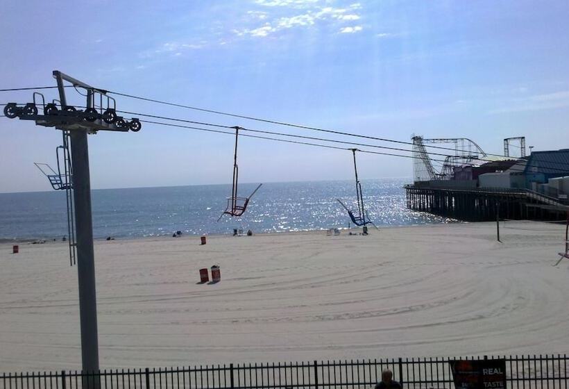 فندق على الطريق Aztec Ocean Resort