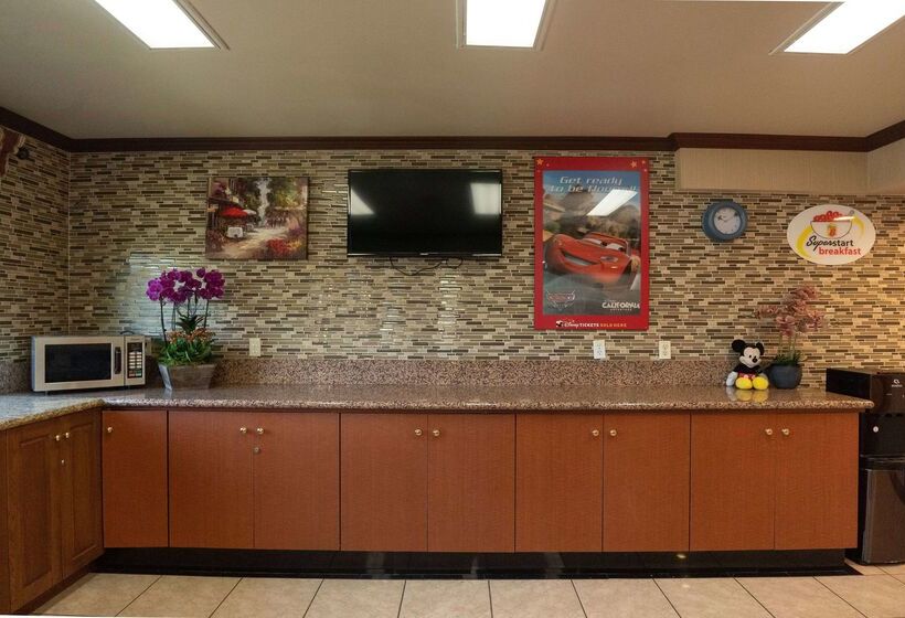 汽车旅馆  Super 8 By Wyndham Anaheim/disneyland Drive