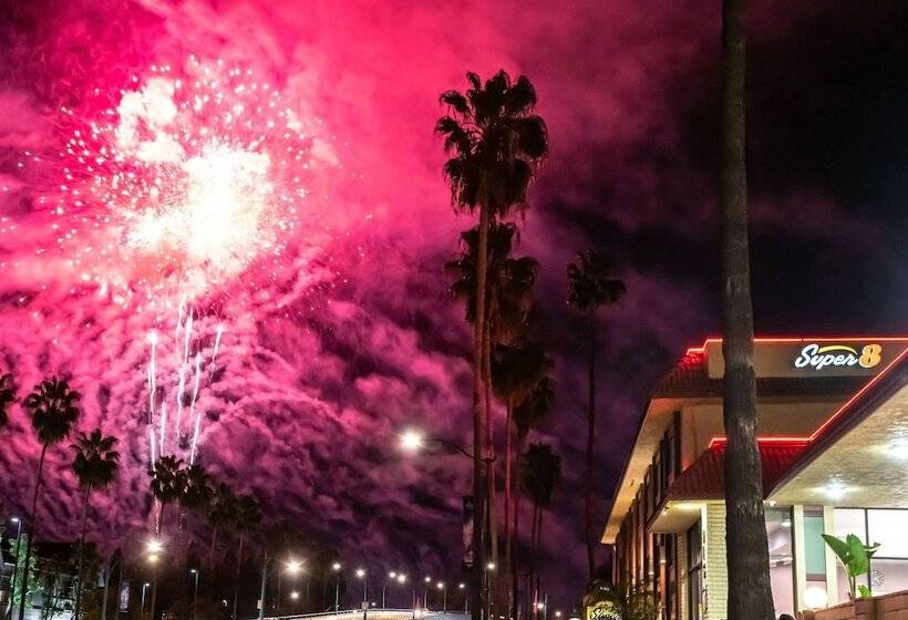 Мотель Super 8 By Wyndham Anaheim/disneyland Drive