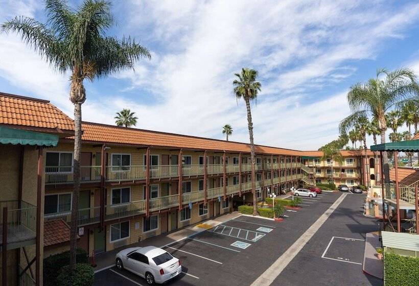 汽车旅馆  Super 8 By Wyndham Anaheim/disneyland Drive