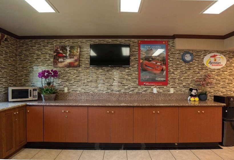 汽车旅馆  Super 8 By Wyndham Anaheim/disneyland Drive