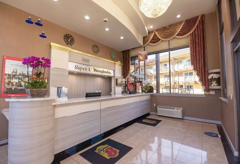 汽车旅馆  Super 8 By Wyndham Anaheim/disneyland Drive