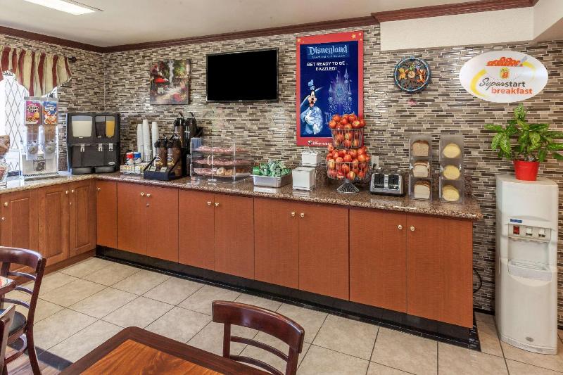 Мотель Super 8 By Wyndham Anaheim/disneyland Drive