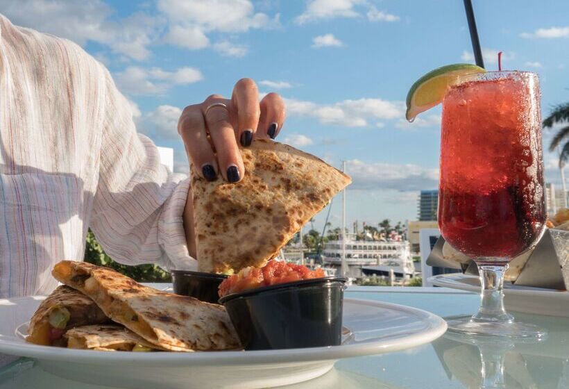 אתר נופש Bahia Mar Ft. Lauderdale Beach A Doubletree By Hilton