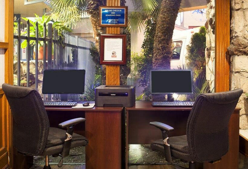 Travelodge Hotel at LAX Airport