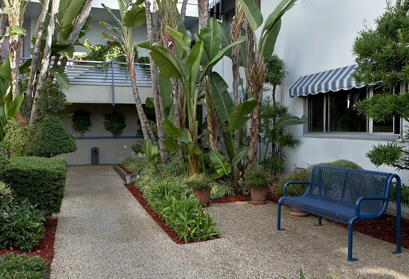 Travelodge Hotel at LAX Airport