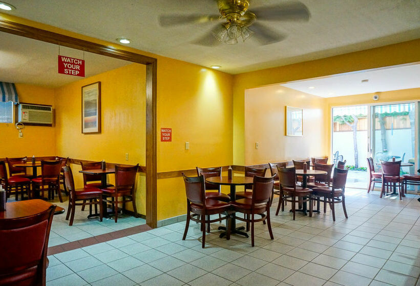 Travelodge Hotel at LAX Airport