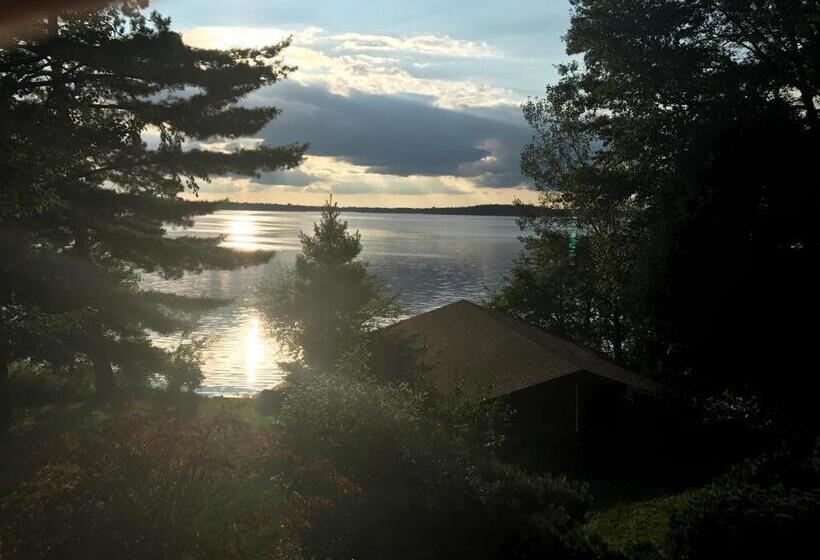 Мотель Centerstone Resort Lake Aire