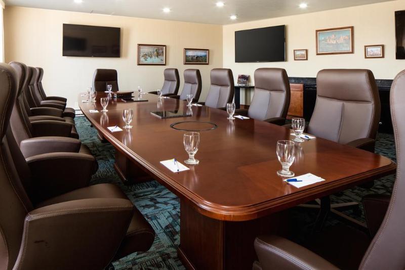 Delta Hotels By Marriott Helena Colonial