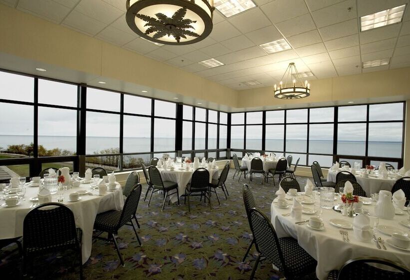 Edgewater Hotel & Waterpark