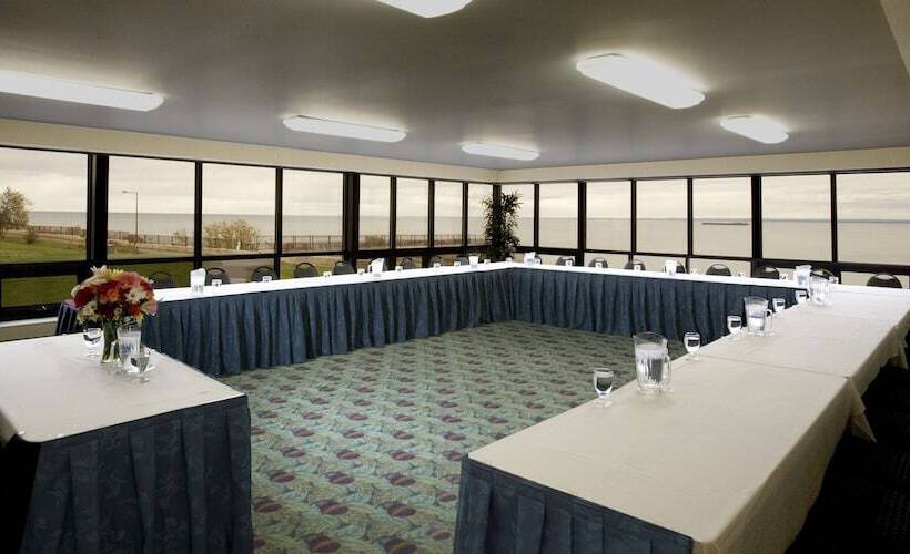 Edgewater Hotel & Waterpark