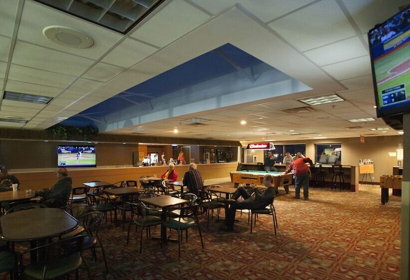 Edgewater Hotel & Waterpark