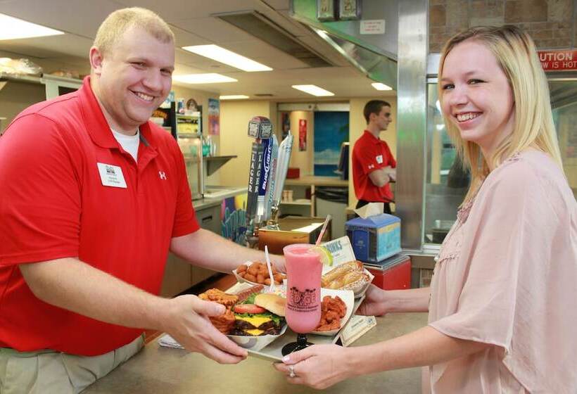 Edgewater Hotel & Waterpark