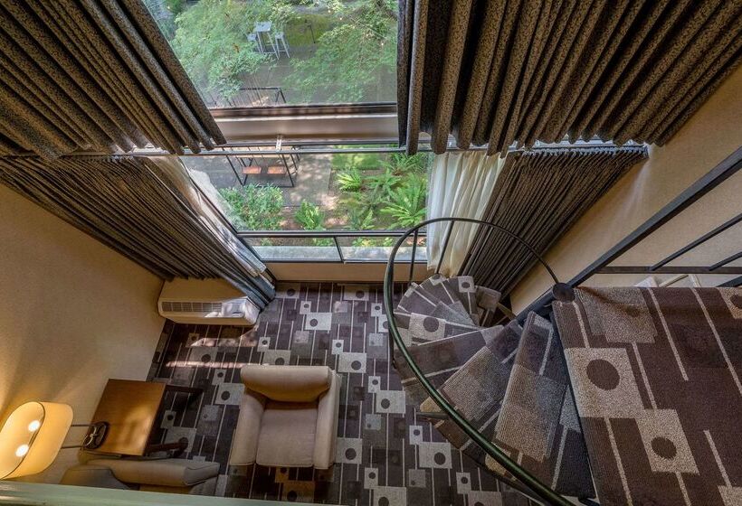 116, A Coast Hotel Bellevue